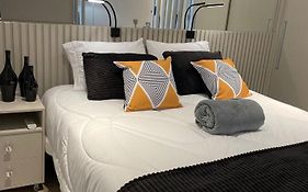 Morada Deluxe Vila Olímpia - Flat em hotel moderno em bairro nobre